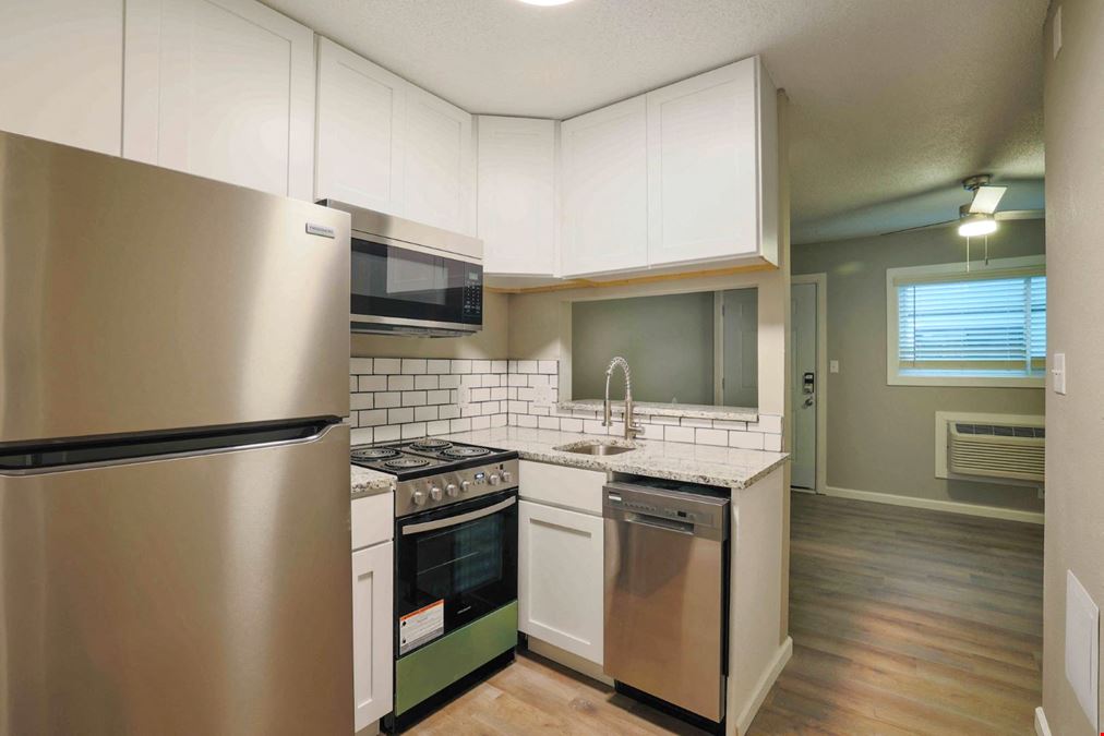 Lux Off Riverwalk Apartments