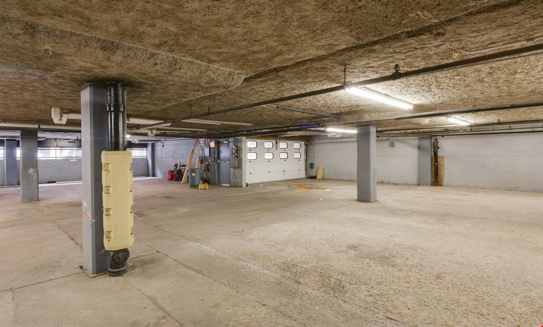 225 W Superior St
