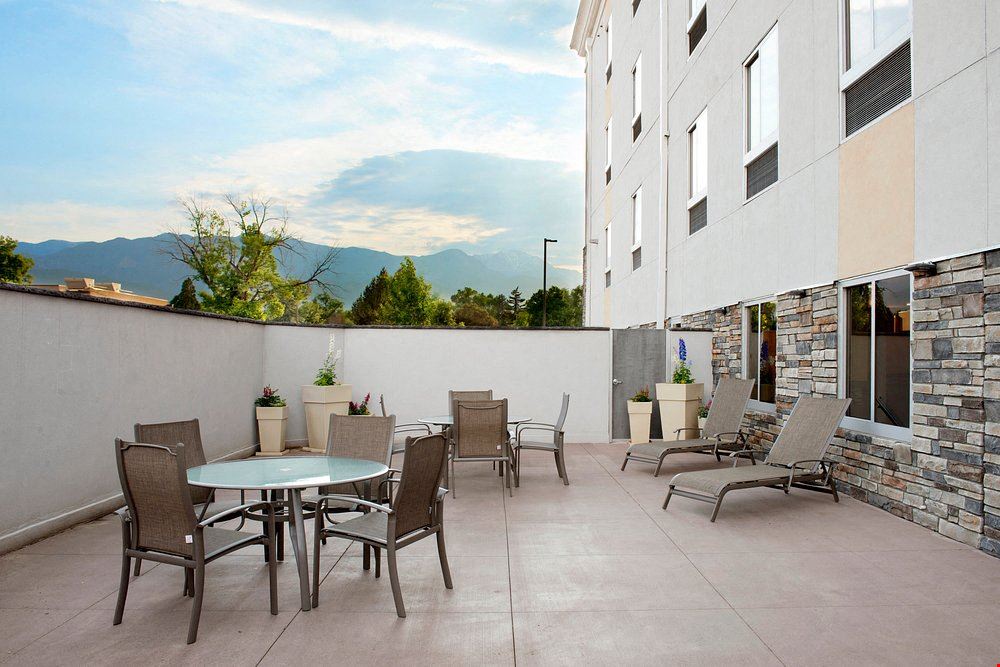 Holiday Inn Express & Suites Colorado Springs Central