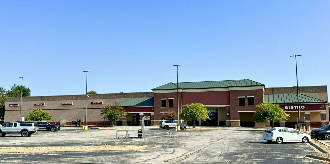 LARGE RETAIL BUILDING FOR SALE OR LEASE IN SOUTHWEST SPRINGFIELD