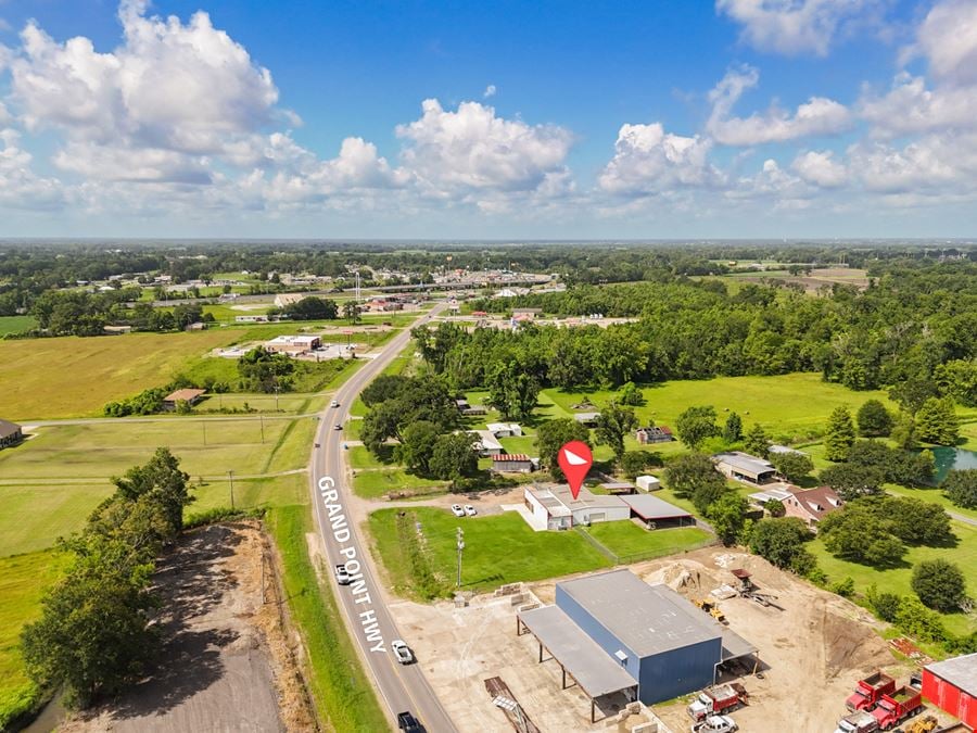 ±2,481 SF Commercial Building Near I-10 and Margaritaville Resort
