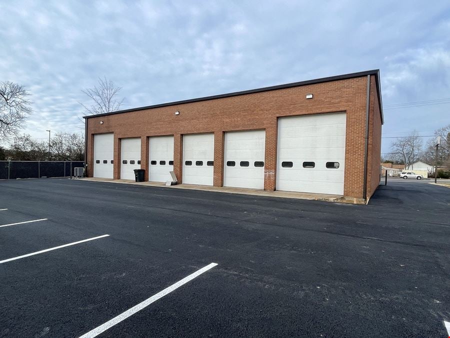 Six Bay Shop Building for Sale/Lease: Former Bennett's Front End Service