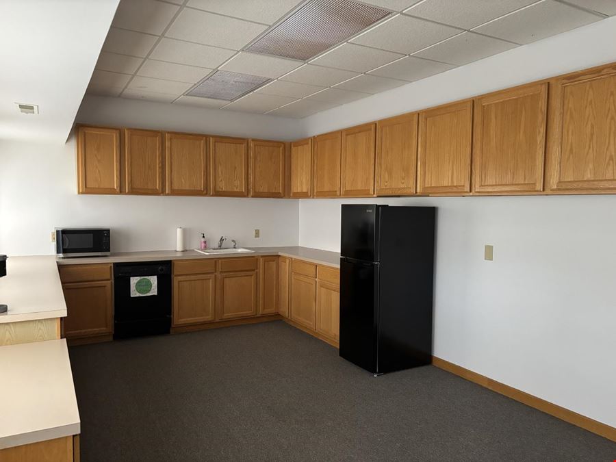4131 Okemos Rd - Okemos Mi 