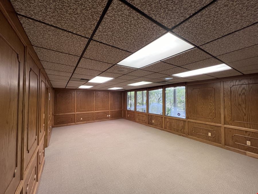 ±936 - 2,084 SF of Professional Office Space Off Shaw Ave