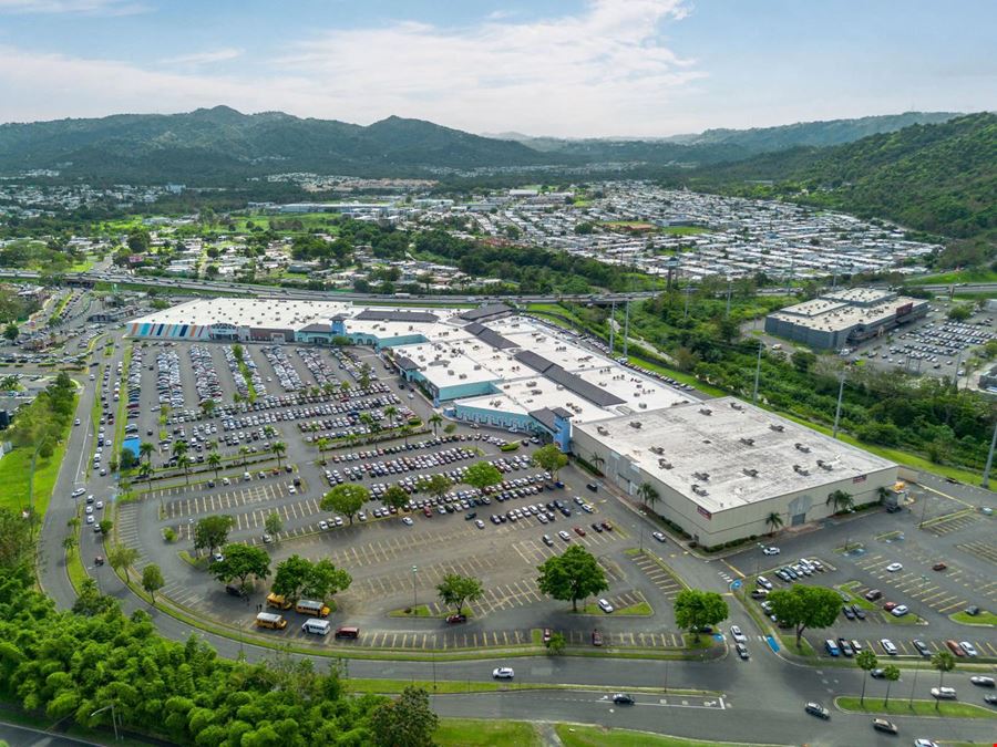 Retail Mixed Use in Shop at Caguas