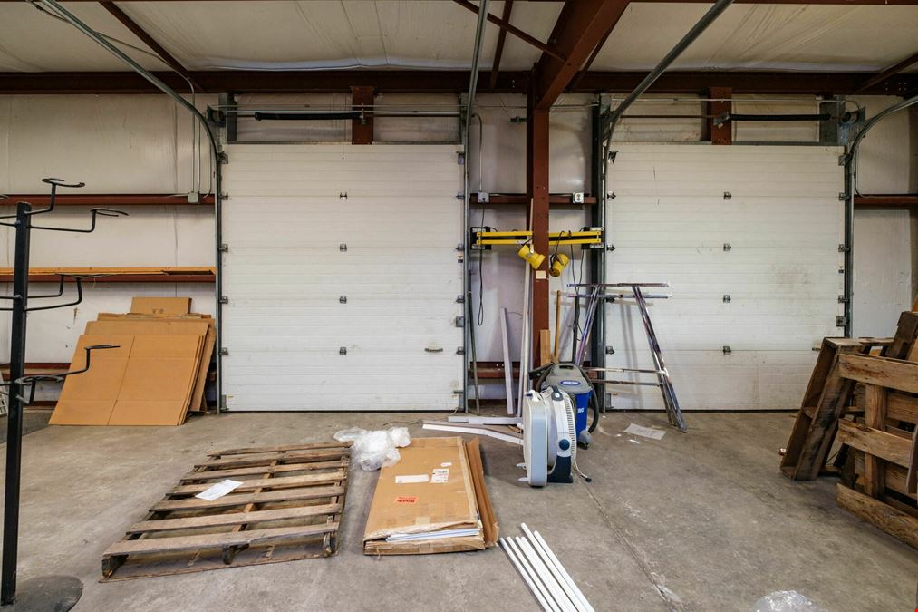 WAREHOUSE SPACE IN DOWNTOWN BROADWAY FOR LEASE