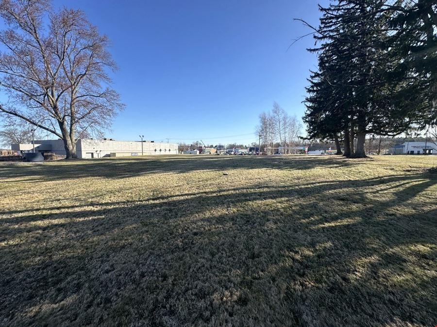 435 East Main Rd - 4,024+/- Rental Home on 2.5+/- Acres Vacant Land