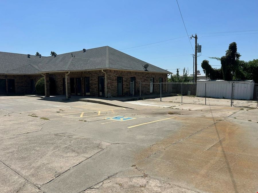 817 SW 89th St - Newly Renovated Multi Unit Office