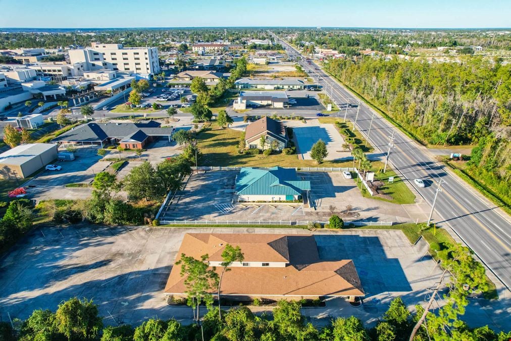 Move-In Ready 4,500 SF Medical Office Building with Abundant Parking– Ideal for Healthcare Providers Near HCA Gulf Coast