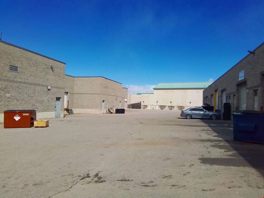 1,800 sqft pvt. auto-friendly warehouse for rent in Mississauga