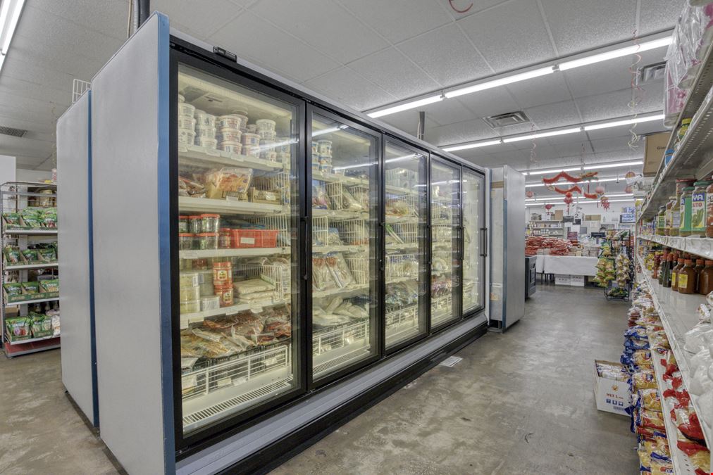 Hoa Viet Market