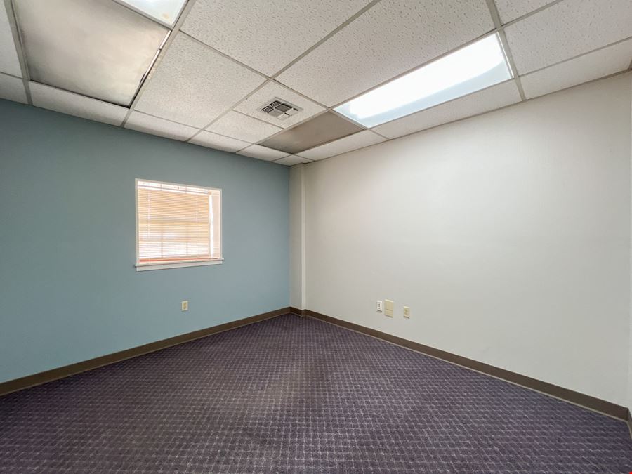 ±8,050 SF Office Warehouse in Rathborne Business Park