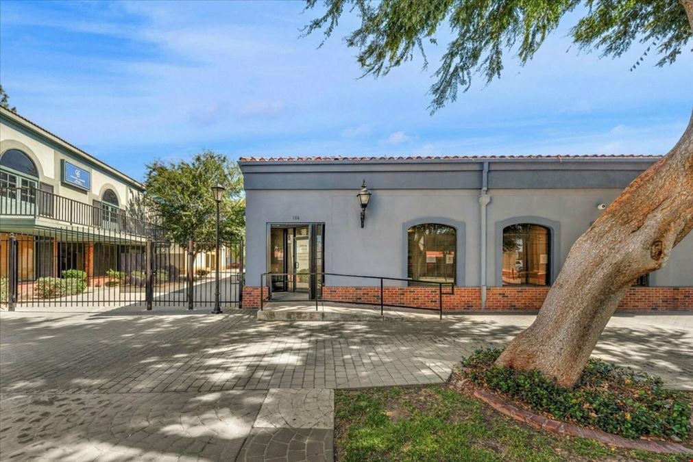 ±1,596 SF Retail Space in Central Tulare, CA