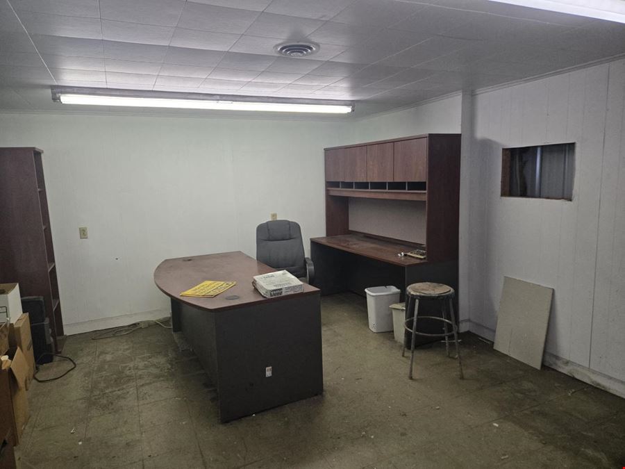8 Bay Office Warehouse for Sale
