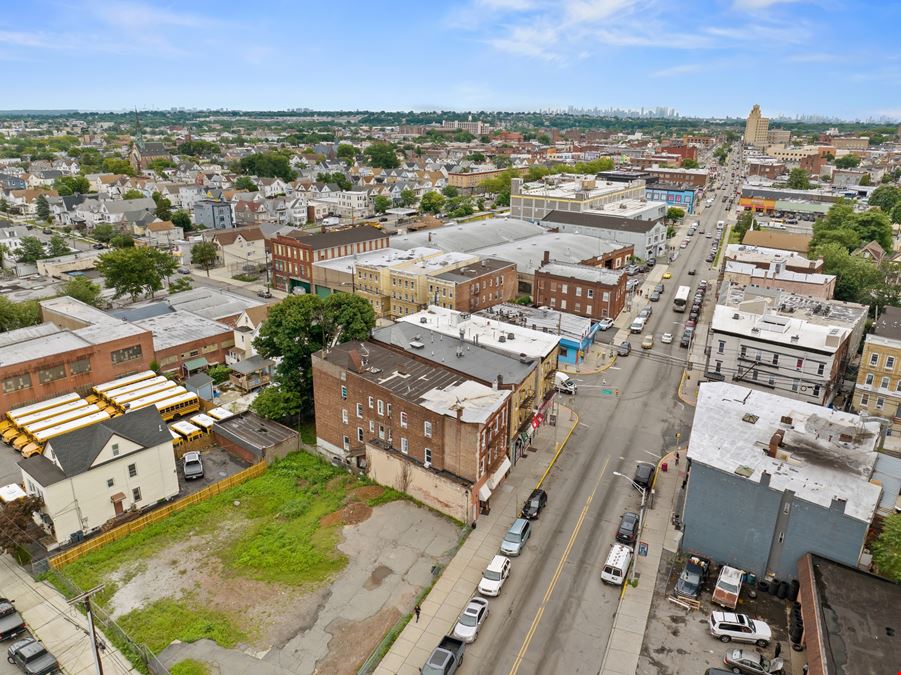 898 Main Ave