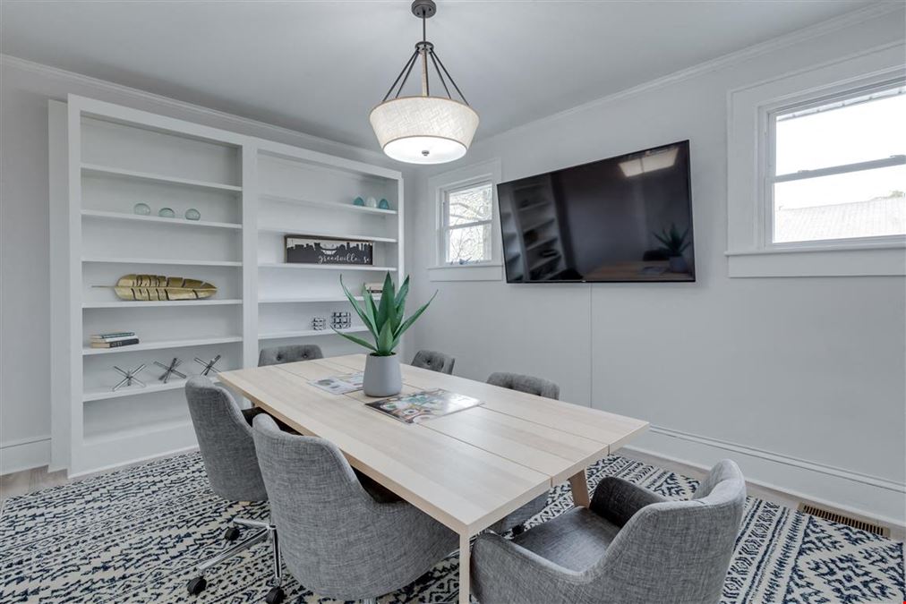 102 W Stone Ave