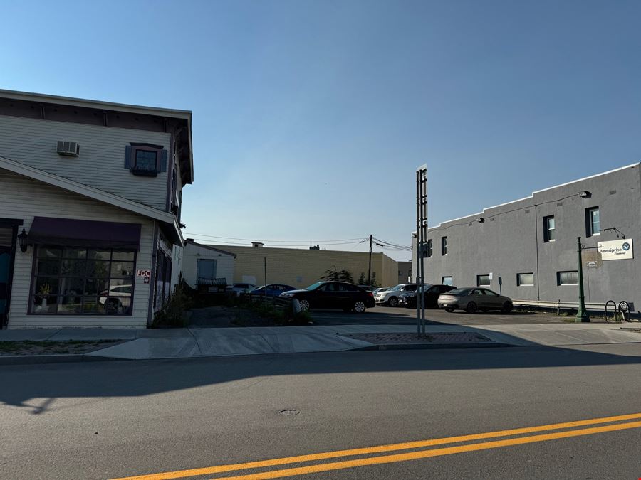 Mixed Use Retail Building