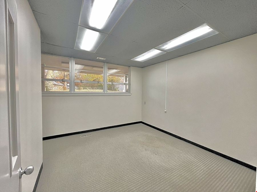 909 E Rolling Hills Dr Suite B