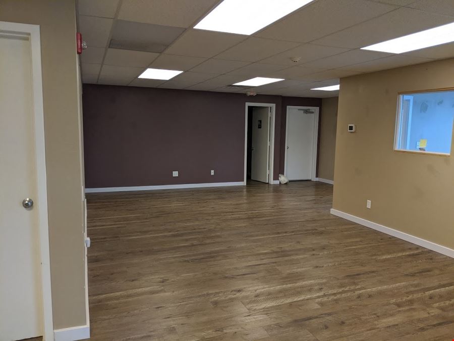 Monona Dr. 2nd Floor studio