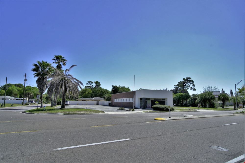3942 N Tamiami Trail