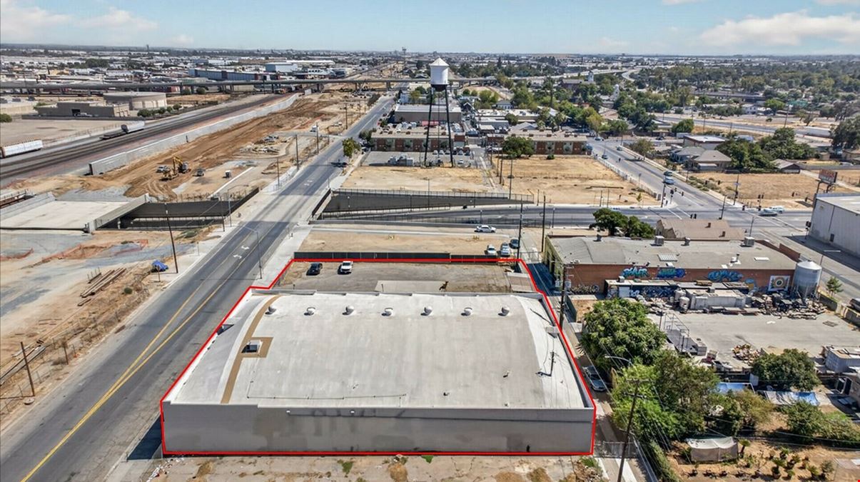 ±15,300 SF Freestanding Industrial Building + Large Yard Area - CA-41 Exposure
