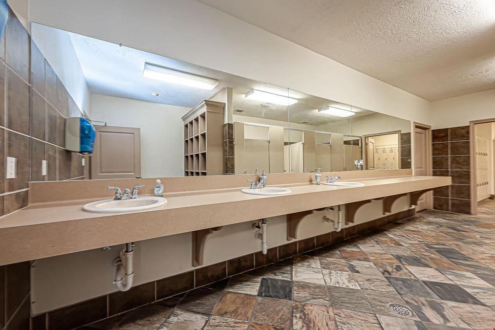 2202 Lone Oak