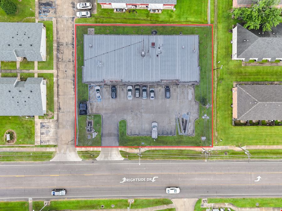 100% Occupied Retail Strip Center Near LSU