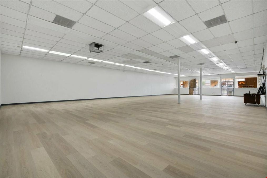 High Exposure Retail Building: 2 Units