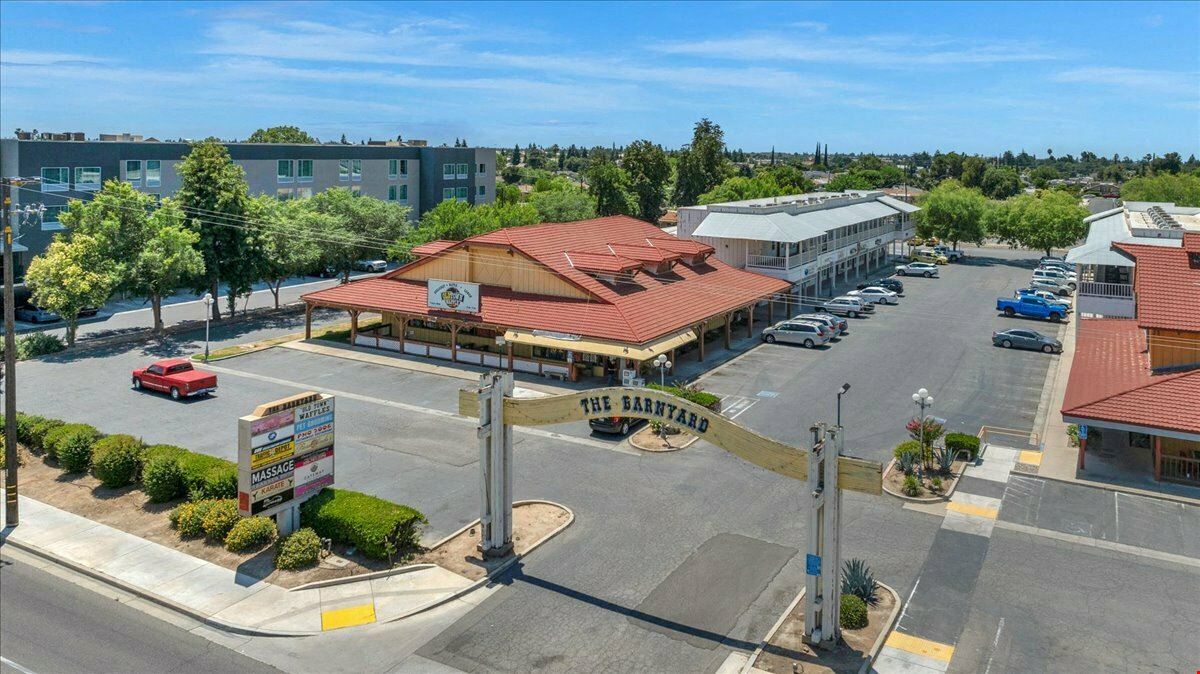 The Barnyard Shopping Center: Prime Retail Shop Space
