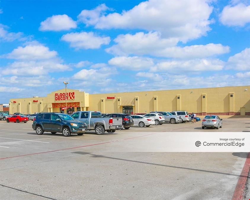 Mesquite Town Center Plaza - 1330 North Town East Blvd