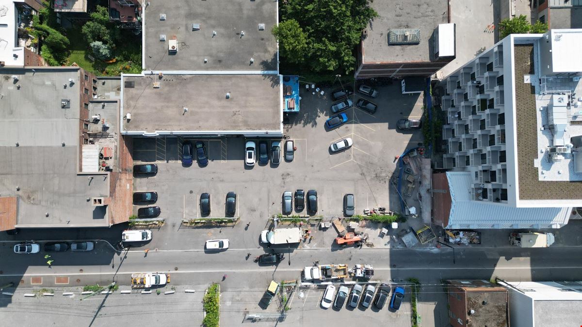 324 Rue Peel & 280 Young St