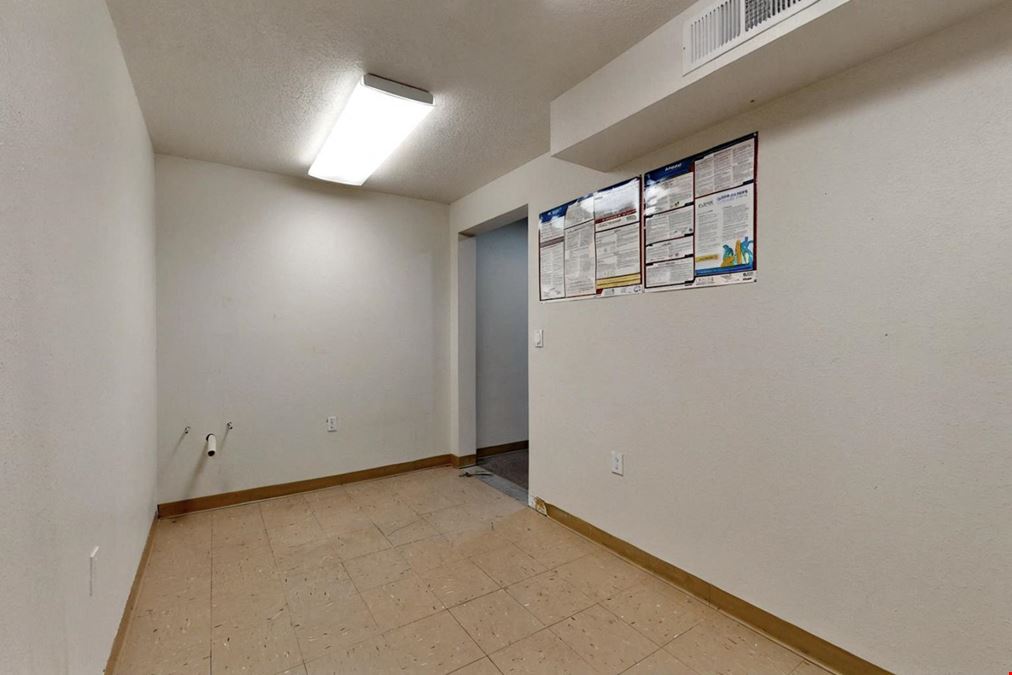 Paseo Area Office/Warehouse – Gated Yard + 3-Phase Power + Drive In Door