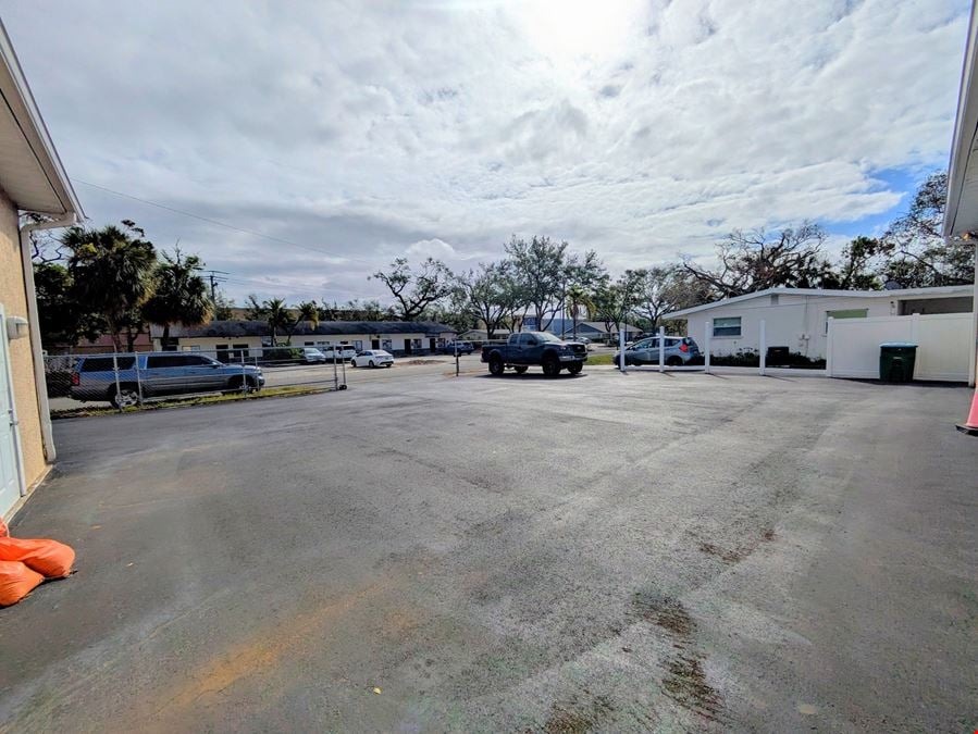 2,640 +/- SF Showroom/Office/Warehouse