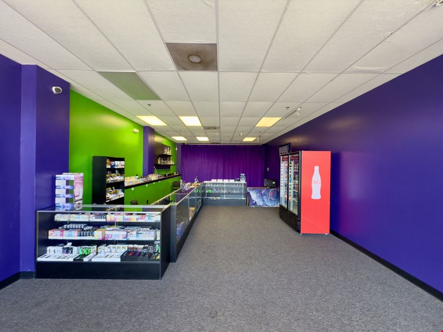 High-Visibility Retail Space on Barrancas Ave – 1,900 SF Available
