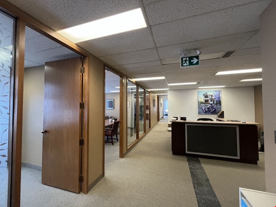 50 Queen Street N, Unit 820