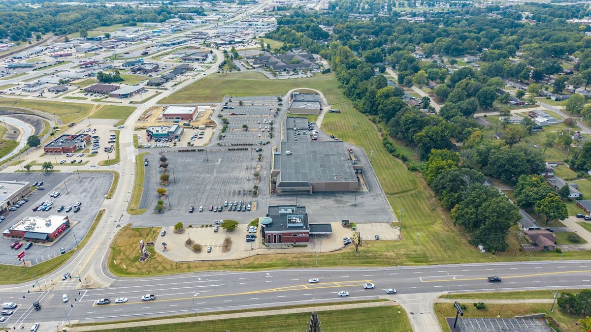 45,000 SF LARGE-FORMAT RETAIL / FLEXIBLE COMMERCIAL SPACE