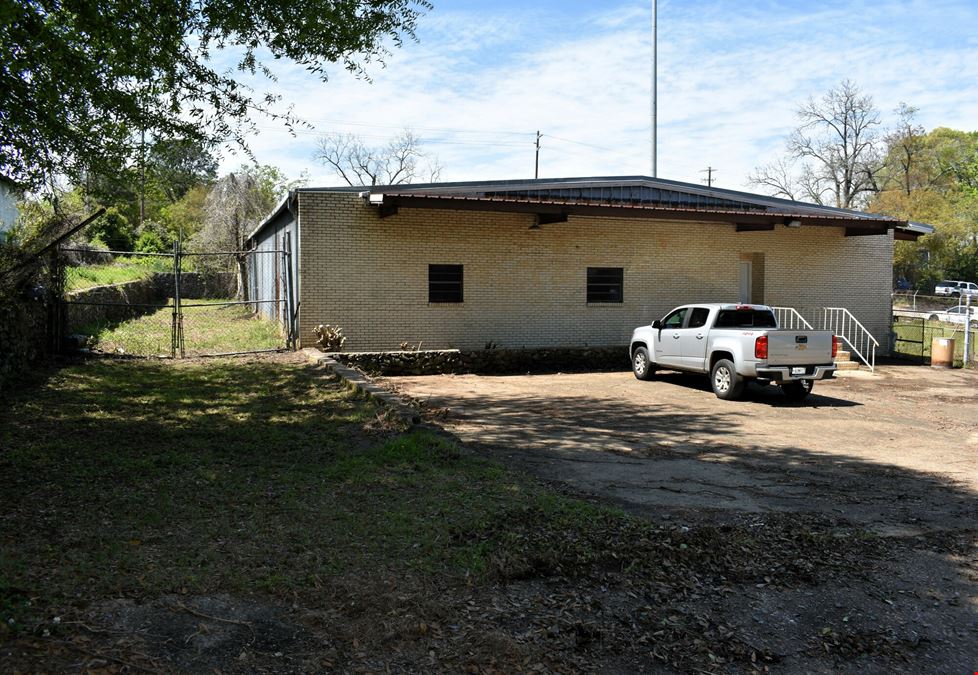 859 Clayton St. - 8,121 SF Warehouse & 1,800 SF Office 1/2 mile to Exit 172, I-65