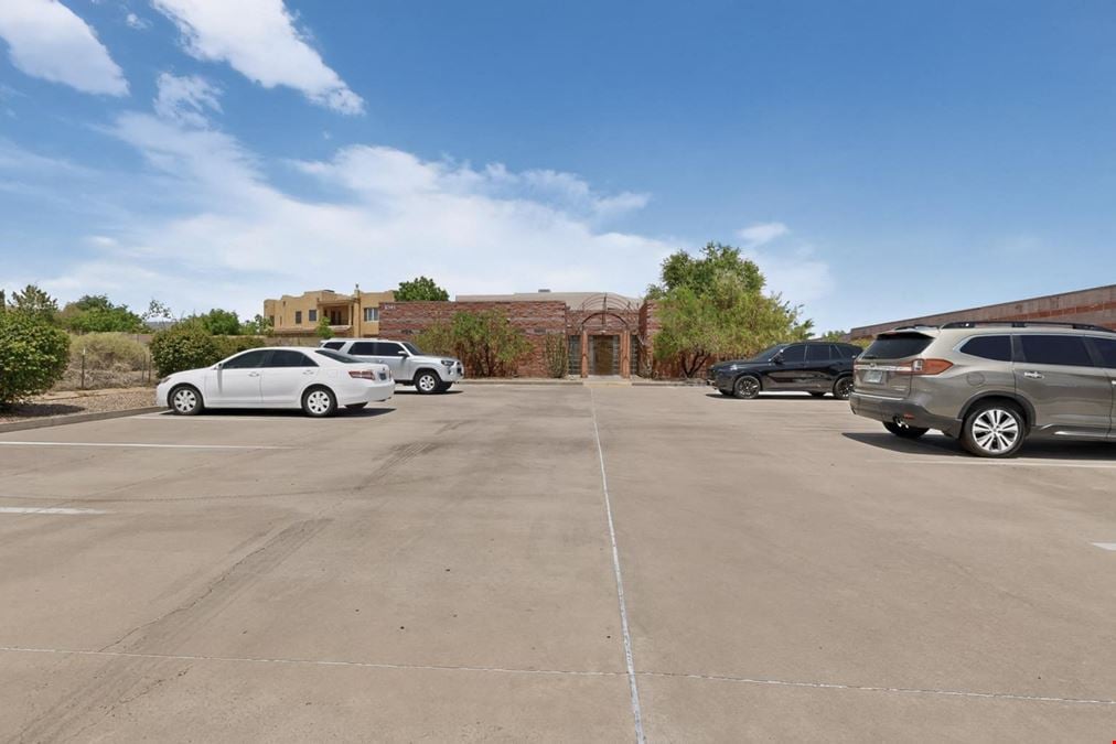 Free-Standing 2,908 SF Office with Montaño Frontage & 16 Spaces