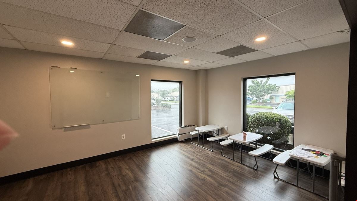11213 Outlet Drive-First Class Flex Space