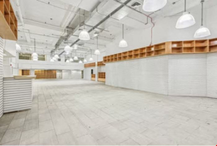 57 W 38th St