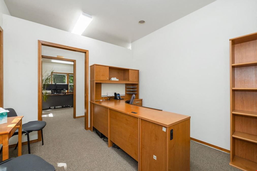 1550 Woodridge Dr SE