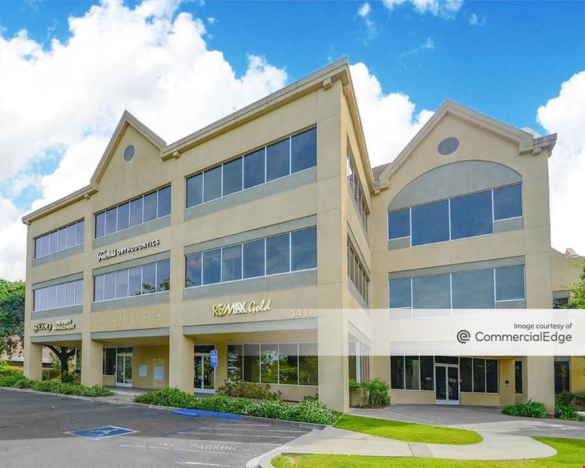 Fairfield West Plaza - 1411 Oliver Road