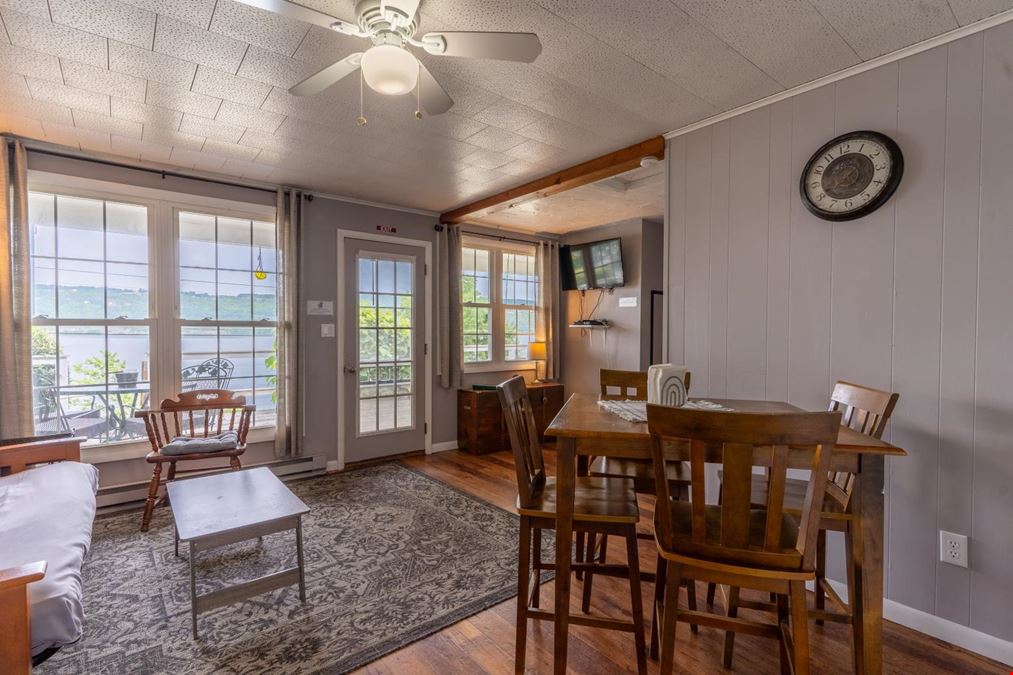 Admiral Peabody's  Lakeside Lodging