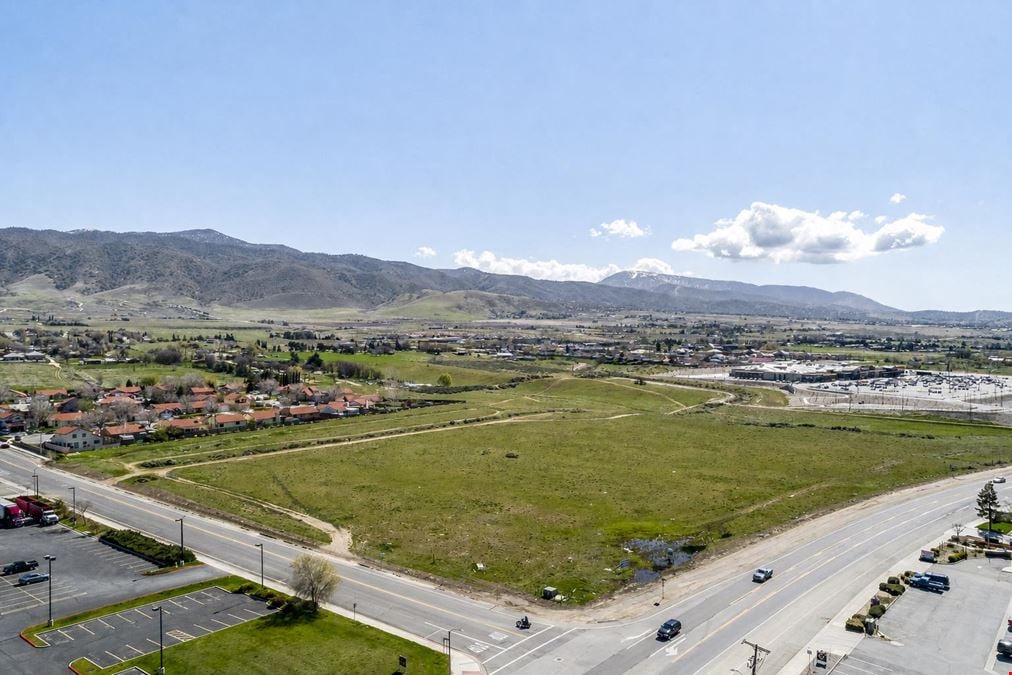 770 W Tehachapi Blvd