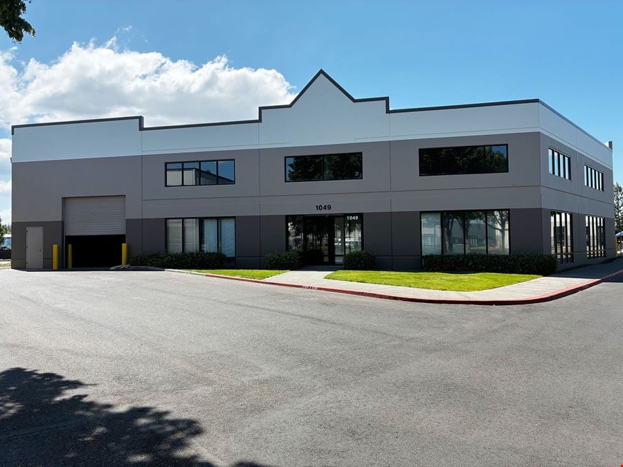 1049 & 1053 NW Corporate Drive