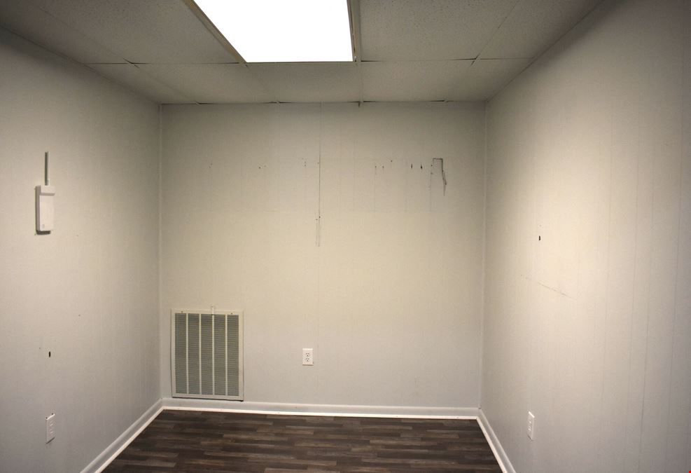 859 Clayton St. - 8,121 SF Warehouse & 1,800 SF Office 1/2 mile to Exit 172, I-65