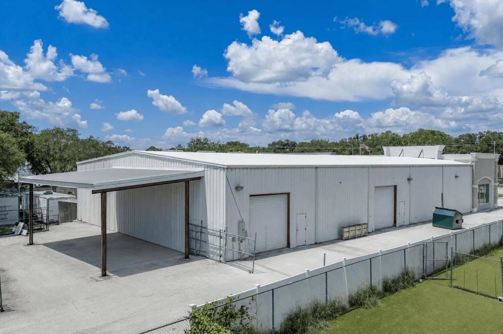 Retail Showroom & Warehouse - 11,000+ SF in South Lakeland