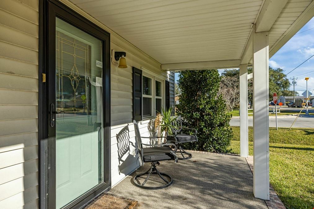 1113 Lennoxville Rd