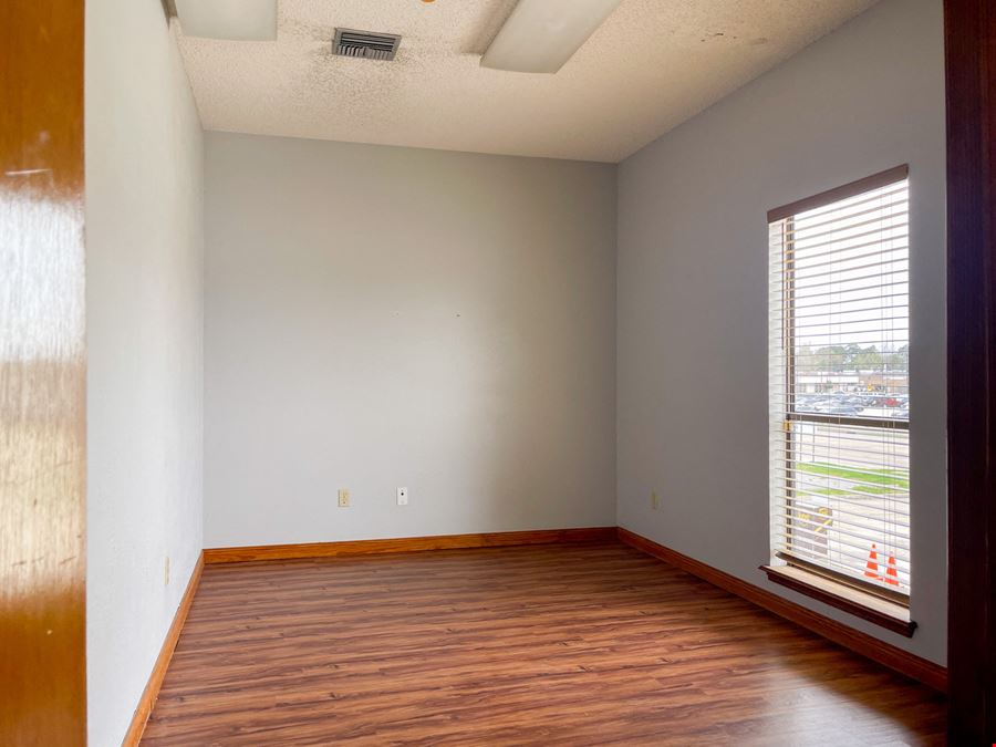 Efficient Office Space Near ULL Campus