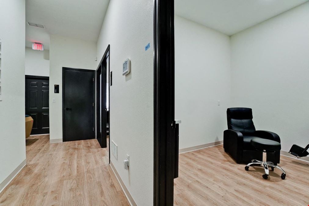 AMAZING INVESTMENT OPPORTUNITY ON UNIVERSITY PKWY.!